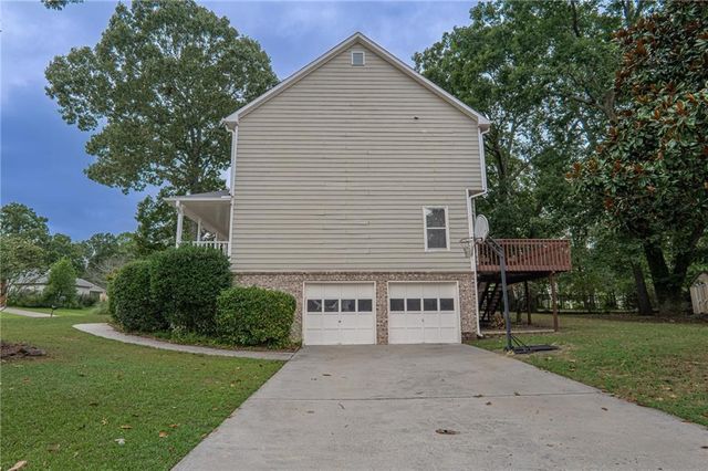 722 Thornapple Trail, Lawrenceville, GA 30046