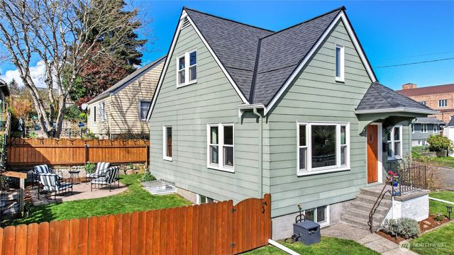 1121 Chester Avenue, Bremerton, WA 98337