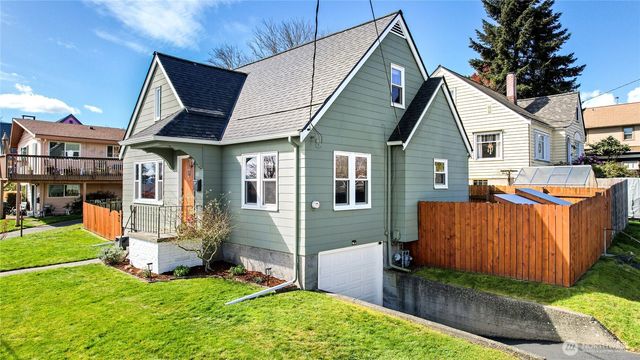 1121 Chester Avenue, Bremerton, WA 98337
