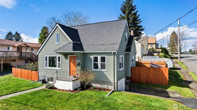 1121 Chester Avenue, Bremerton, WA 98337
