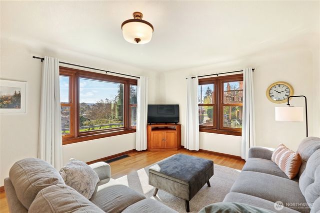 1121 Chester Avenue, Bremerton, WA 98337