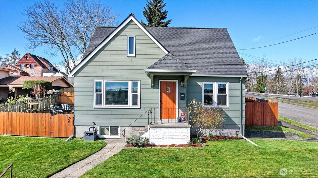 1121 Chester Avenue, Bremerton, WA 98337