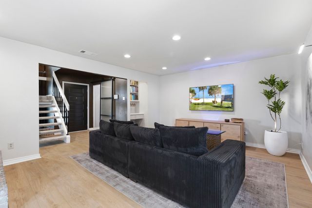 2604 Fallcreek Drive, Carrollton, TX 75006