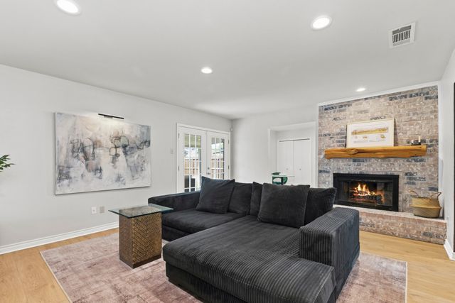 2604 Fallcreek Drive, Carrollton, TX 75006