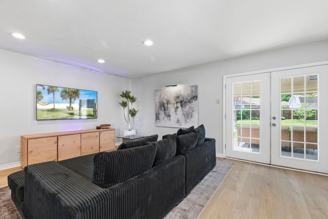 2604 Fallcreek Drive, Carrollton, TX 75006