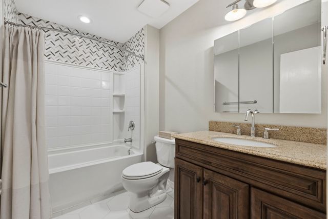 2604 Fallcreek Drive, Carrollton, TX 75006