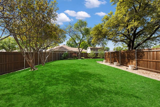 2604 Fallcreek Drive, Carrollton, TX 75006