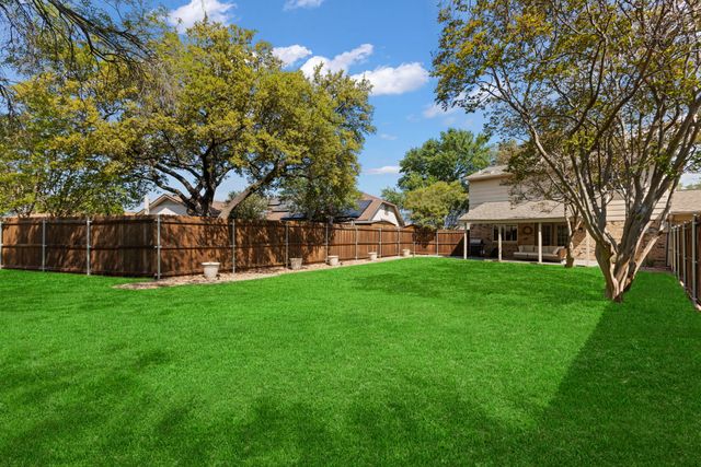 2604 Fallcreek Drive, Carrollton, TX 75006