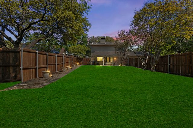 2604 Fallcreek Drive, Carrollton, TX 75006