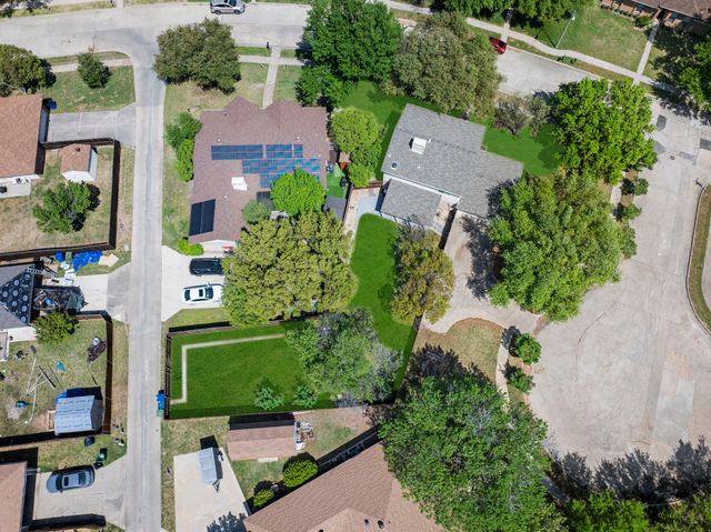 2604 Fallcreek Drive, Carrollton, TX 75006