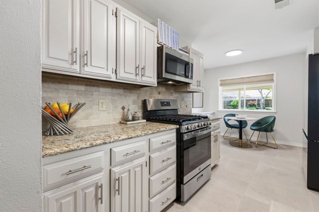 2604 Fallcreek Drive, Carrollton, TX 75006