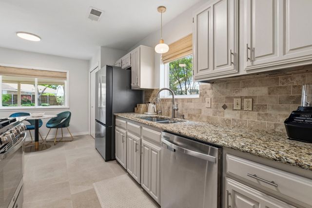 2604 Fallcreek Drive, Carrollton, TX 75006