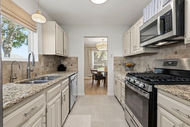 2604 Fallcreek Drive, Carrollton, TX 75006