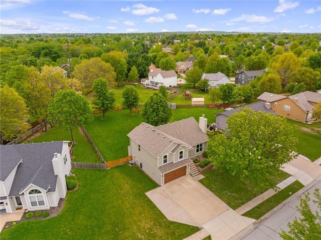 21505 W 50th Street, Shawnee, KS 66226