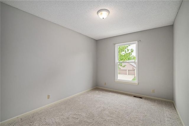 21505 W 50th Street, Shawnee, KS 66226