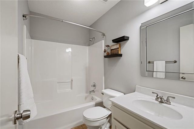 21505 W 50th Street, Shawnee, KS 66226