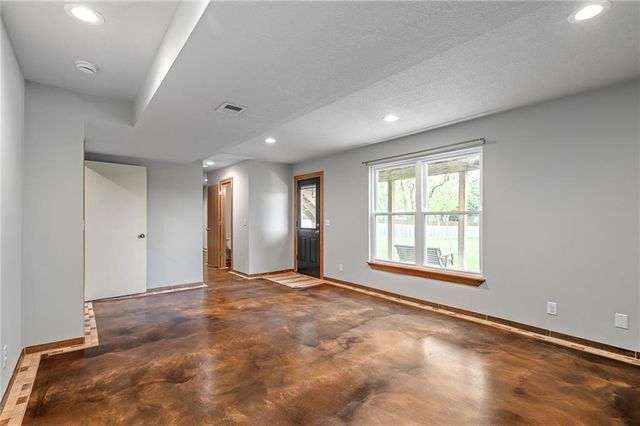 21505 W 50th Street, Shawnee, KS 66226