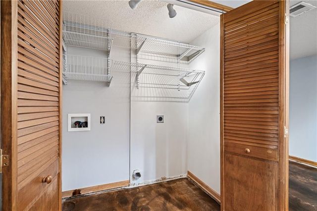 21505 W 50th Street, Shawnee, KS 66226