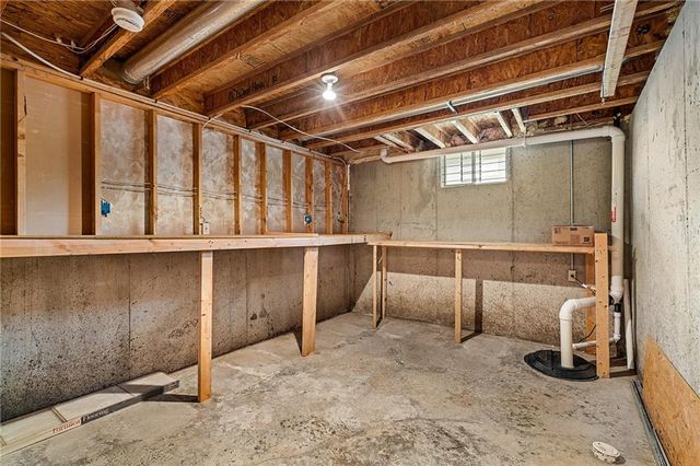 21505 W 50th Street, Shawnee, KS 66226