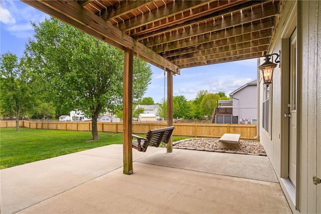 21505 W 50th Street, Shawnee, KS 66226