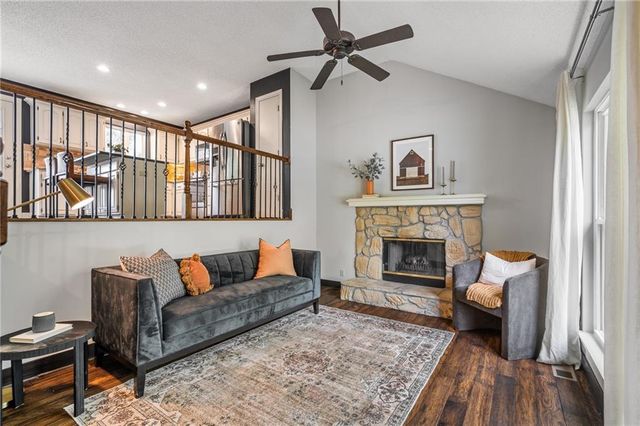 21505 W 50th Street, Shawnee, KS 66226