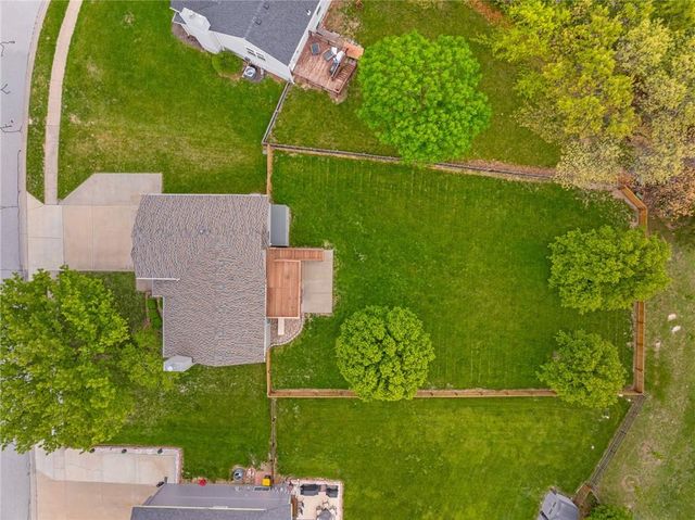 21505 W 50th Street, Shawnee, KS 66226