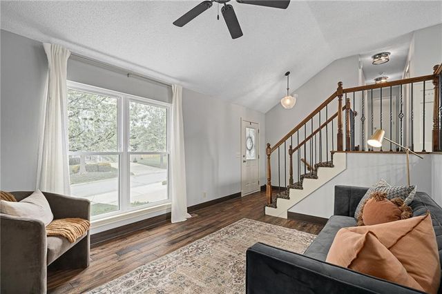 21505 W 50th Street, Shawnee, KS 66226