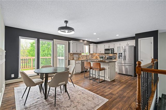 21505 W 50th Street, Shawnee, KS 66226