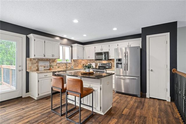 21505 W 50th Street, Shawnee, KS 66226