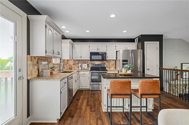 21505 W 50th Street, Shawnee, KS 66226