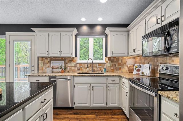 21505 W 50th Street, Shawnee, KS 66226