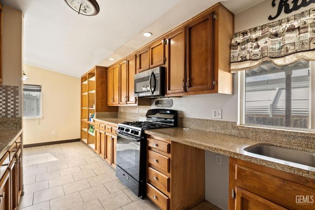 1301 Taft Highway 91, Bakersfield, CA 93307