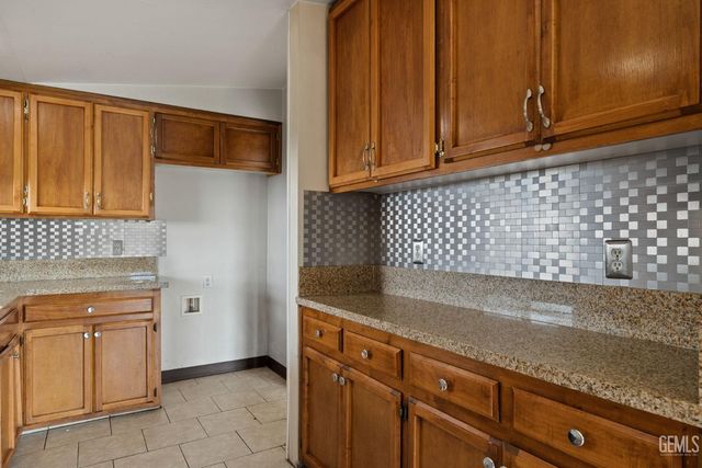 1301 Taft Highway 91, Bakersfield, CA 93307