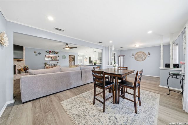 374 Vine Rd, San Antonio, TX 78264