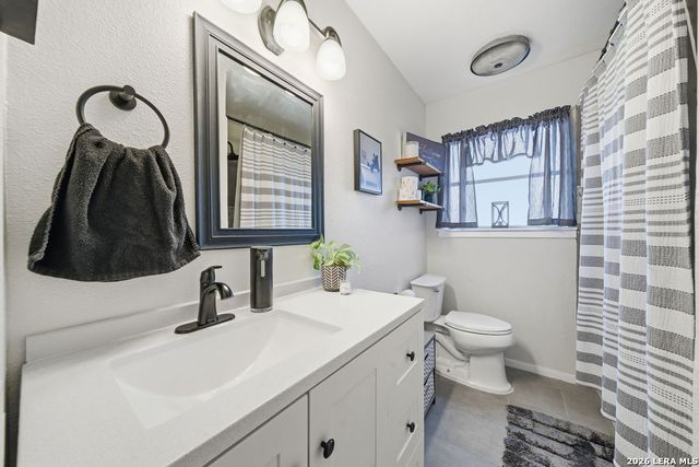 374 Vine Rd, San Antonio, TX 78264