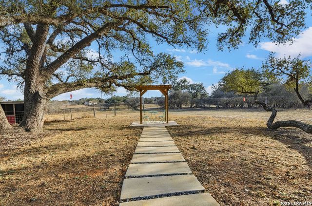 374 Vine Rd, San Antonio, TX 78264