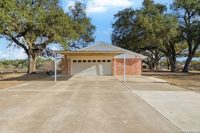 374 Vine Rd, San Antonio, TX 78264