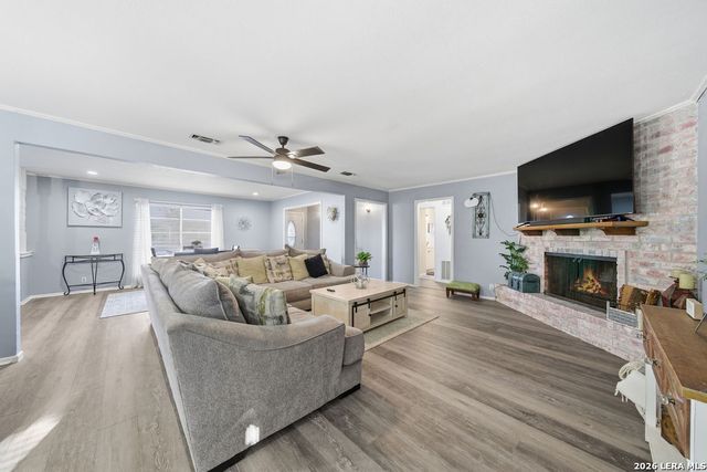 374 Vine Rd, San Antonio, TX 78264