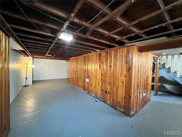 1030 Addison, St Louis, MO 63137