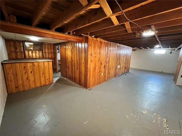 1030 Addison, St Louis, MO 63137