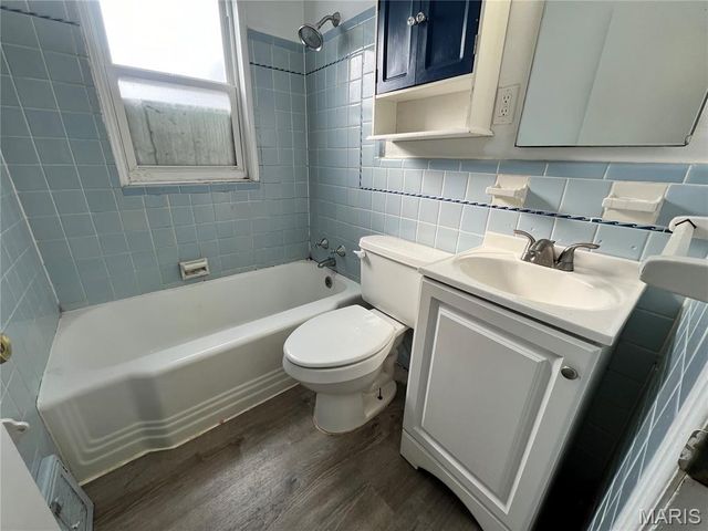 1030 Addison, St Louis, MO 63137