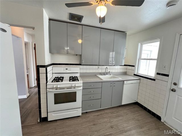 1030 Addison, St Louis, MO 63137