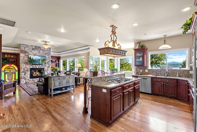 555 W Harbor View DR, Coeur D'alene, ID 83814