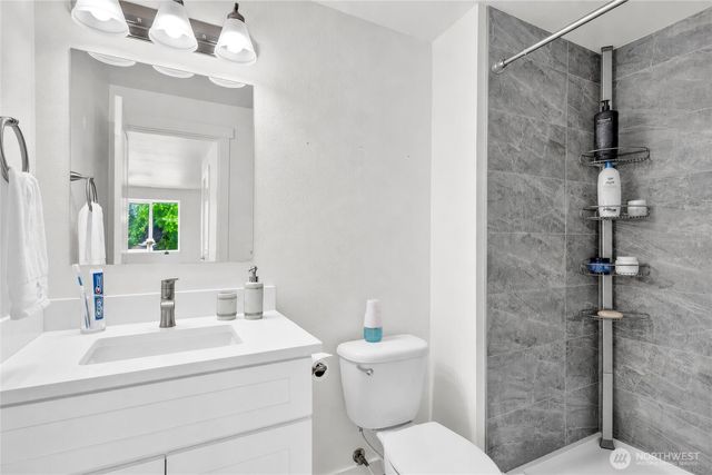 908 Baysinger Place, Enumclaw, WA 98022