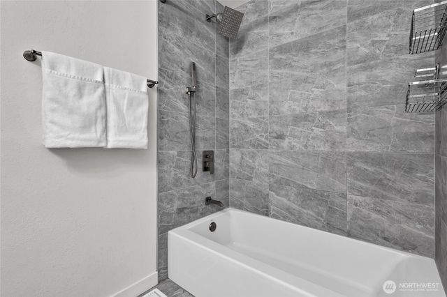 908 Baysinger Place, Enumclaw, WA 98022