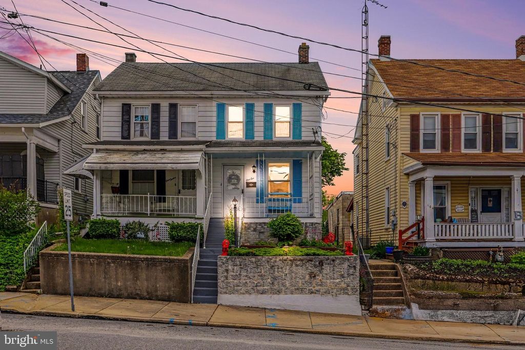 110 S CHARLES ST, Red Lion, PA 17356