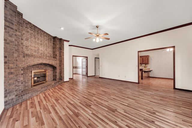 1152 W Woodhaven Street, Springfield, MO 65810