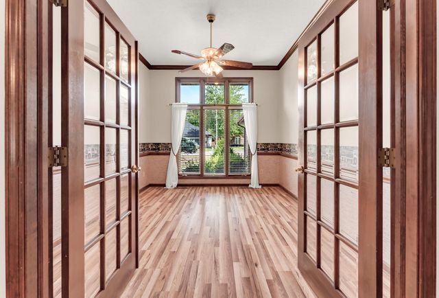 1152 W Woodhaven Street, Springfield, MO 65810