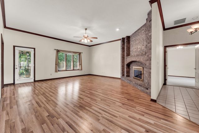 1152 W Woodhaven Street, Springfield, MO 65810