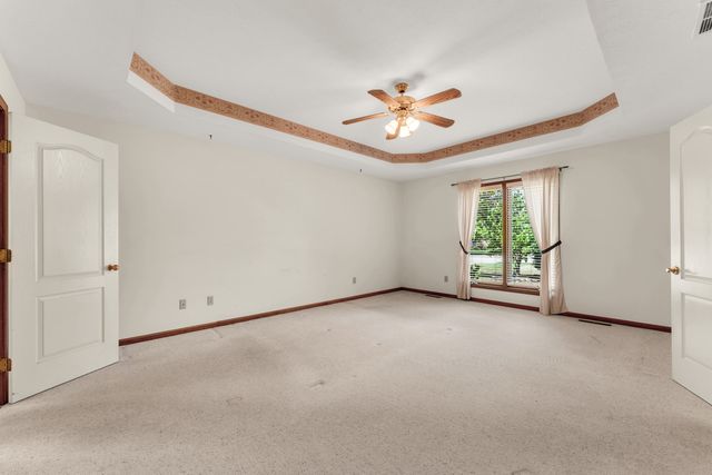 1152 W Woodhaven Street, Springfield, MO 65810